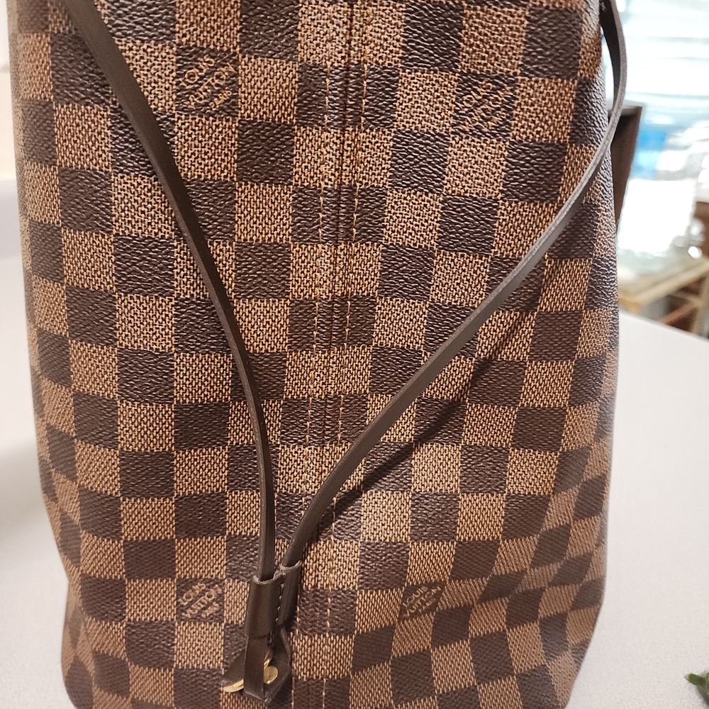 LIKE NEW Louis Vuitton GM Neverfull Large Tote Bag - Picture 9 of 16
